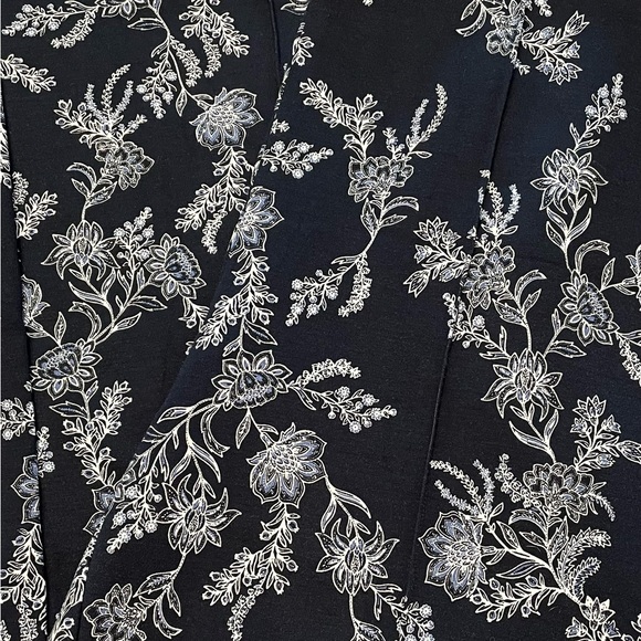 J. Jill Small Wearever Front Seam Crop Pants Navy Blue with Floral Print - Picture 10 of 11